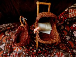 2 wicker carriages b